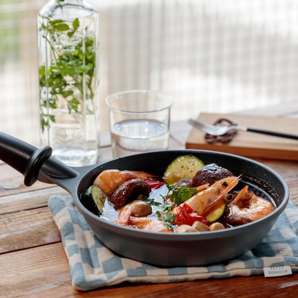 【アウトレット】フライパン24cm  当店オリジナル Peacetar Black Label アルミ鋳物フライパン【送料無料】 - 鍋・フライパン・キッチン用品と雑貨の専門店 『NABESTORE』