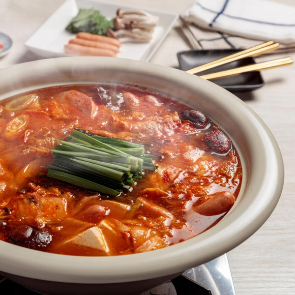 【送料無料】土鍋風卓上鍋 24cm 軽くて割れない最高級鋳造鍋 2~3人用 - 鍋・フライパン・キッチン用品と雑貨の専門店 『NABESTORE』